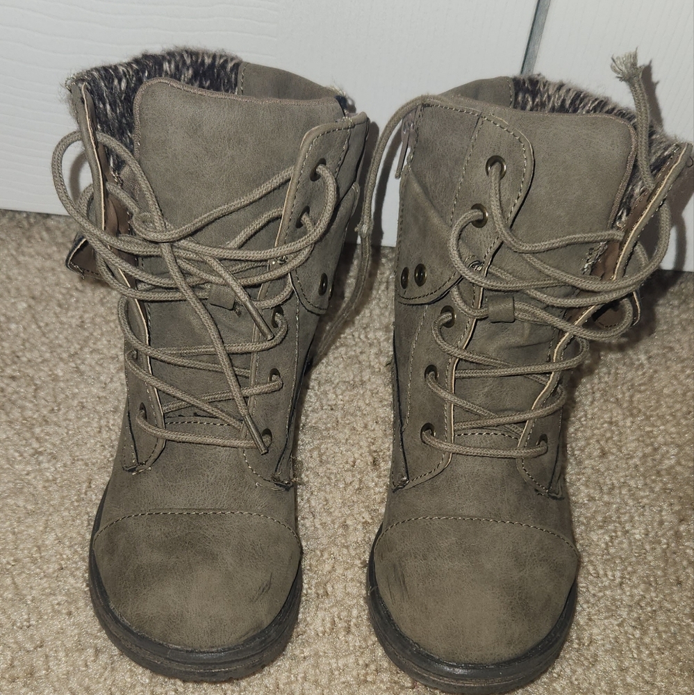 Steve Madden. Kids size 13. Tan boots